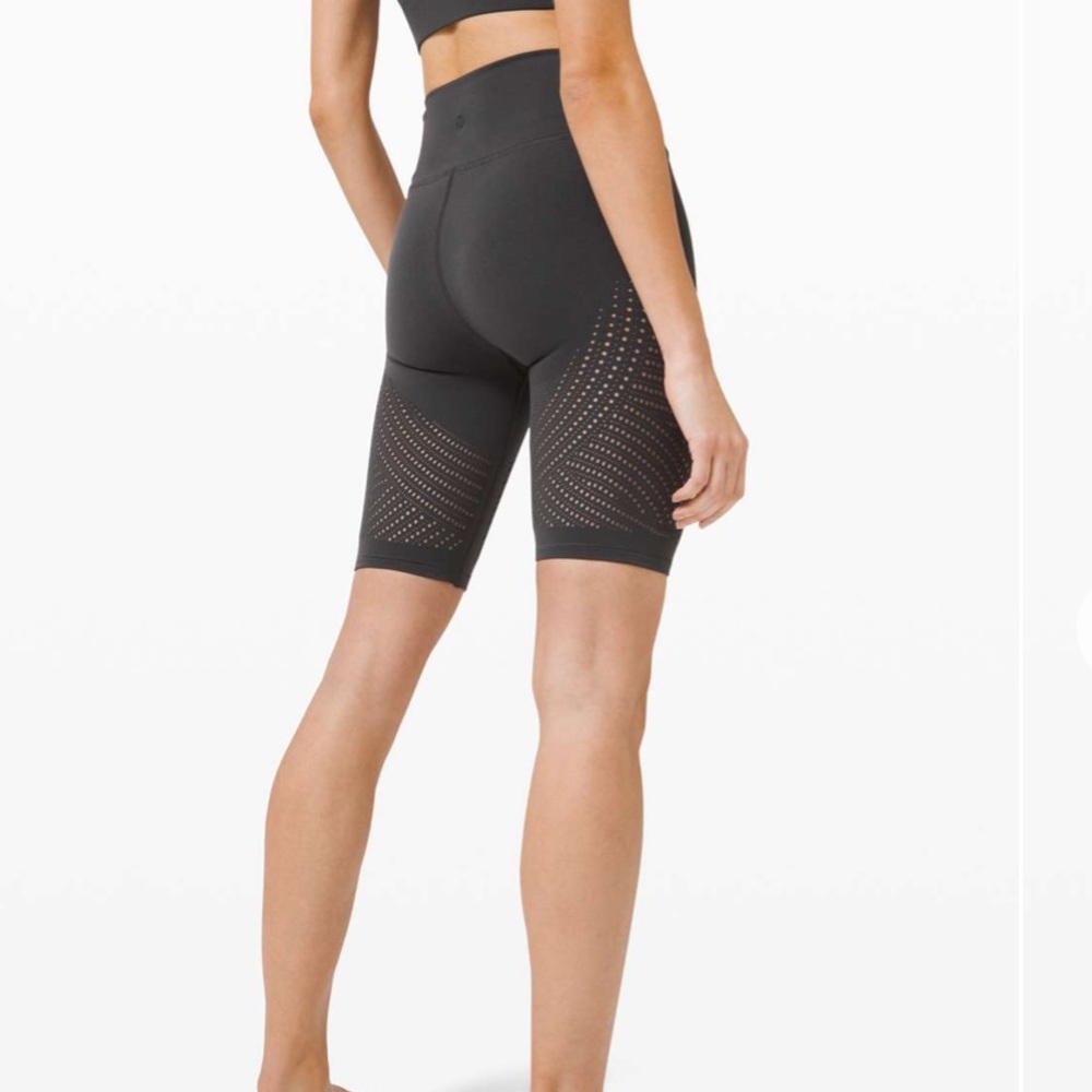 Lululemon Reveal Short Digital Rain Graphite Grey 2